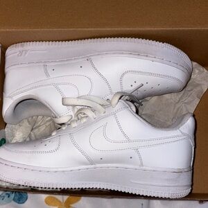 White Nike Air Force 1Sneakers